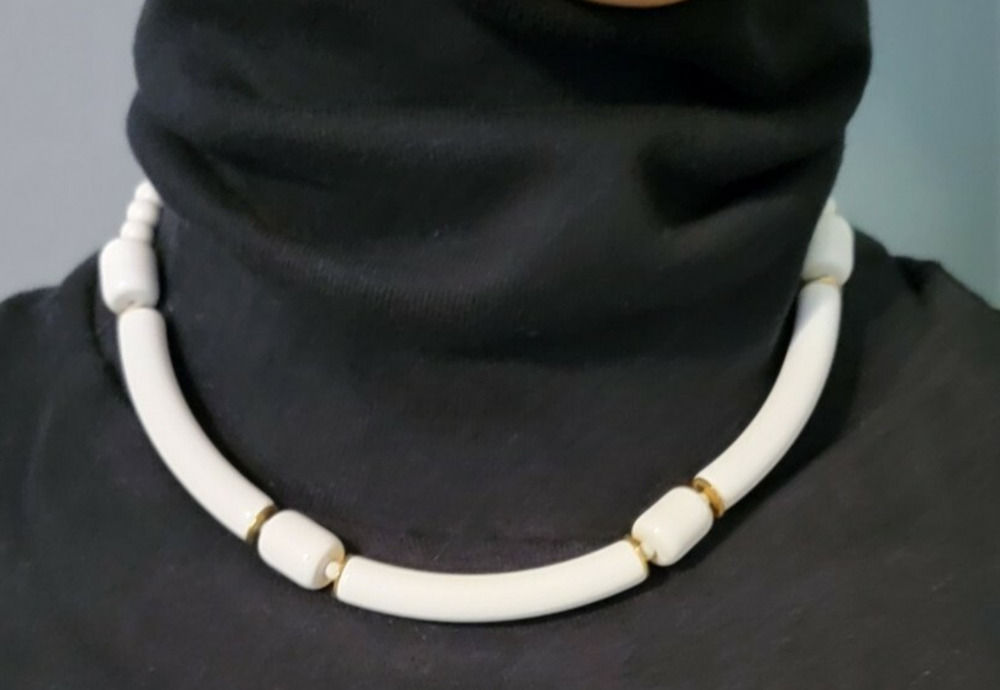 Vintage Lucite Tubular Necklace, 16" long, White Retro Beaded Jewelry wh01-27